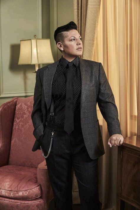 Butch Lesbian Fashion, Lesbian Wedding Outfits, Butch Fashion, Sara Ramirez, Lesbian Outfits, Madam Secretary, Gender Fluid Fashion, Lesbian Fashion, Drag King