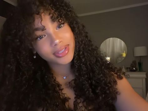 Curly Hair Photos, Beautiful Curly Hair, Hairdos For Curly Hair, Curly Hair Inspiration, Curly Girl Hairstyles, Hair Photo, Dream Hair, Long Curly Hair, Curly Girl