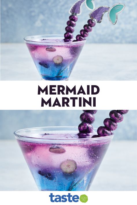 Mermaid Martini, Bartender Drinks Recipes, Bartender Drinks, Pretty Alcoholic Drinks, Pretty Cocktails, Yummy Alcoholic Drinks, Gin Cocktail, Themed Drinks, Boozy Drinks