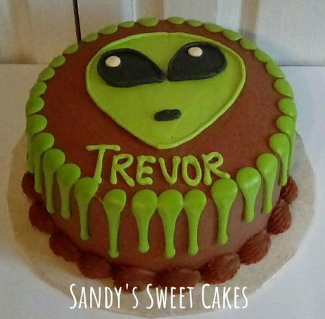 Alien Cakes, Alien Smash Cake, Alien Birthday Cake, Alien Cake Ideas, Alien Bday Cake, Alien Treats, Alien Cake, Emoji Cake, Alien Party