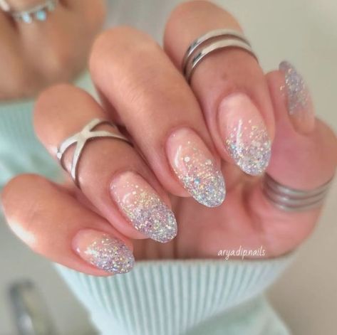 Transparent Nail Designs, Sparkly Silver Nails, Sparkly Ombre Nails, Silver Sparkle Nails, Gold Sparkle Nails, Nail Silver, Simple Wedding Nails, Glitter Gradient Nails, Grey Nail