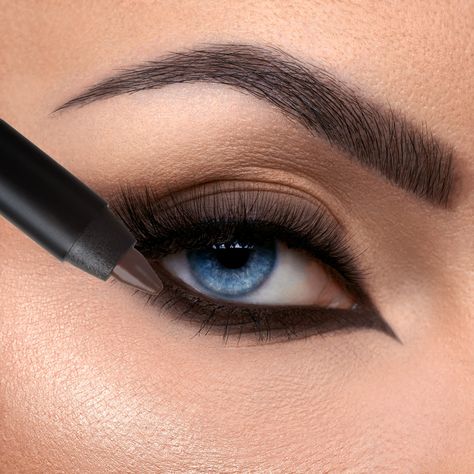 Dark Smokey Eye Makeup Winged Liner, Small Brown Winged Eyeliner, Brown Smokey Eye With Winged Liner, Brown Smokey Winged Liner, How To Do A Small Cat Eye Winged Liner, Best Black Eyeliner, Best Drugstore Eyeliner, Brown Eyeliner Pencil, Smudge Proof Eyeliner