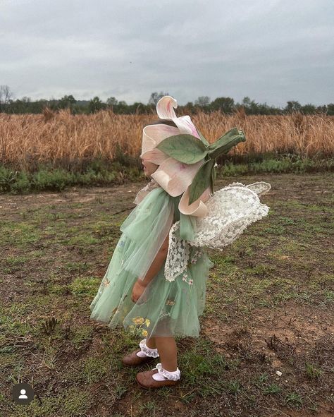 Baby Fairy Costume, Garden Fairy Costume, Fairy Costume Diy, Flower Costume, Baby Fairy, Toddler Costumes, Fairy Parties, Family Costumes, Creative Halloween Costumes