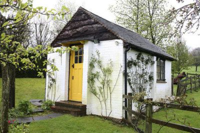 Roald Dahl's writing hut. Dahl said when he explained his writing process to Sturrock: “It’s really quite easy,” he would say. “I go down to my little hut, where it’s tight and dark and warm, and within minutes I can go back to being six or seven or eight again.” Writing Shed, Magic Cottage, Great Missenden, Roald Dahl Day, Writing Studio, Build Your Own Shed, Yellow Door, Room Of One's Own, Yellow Doors