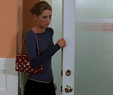 Summer Roberts, Oc California, Marissa Cooper, Marie Claire Australia, Iconic Outfits, 2000s Outfits, Movies Outfit, The Oc, Lindsay Lohan