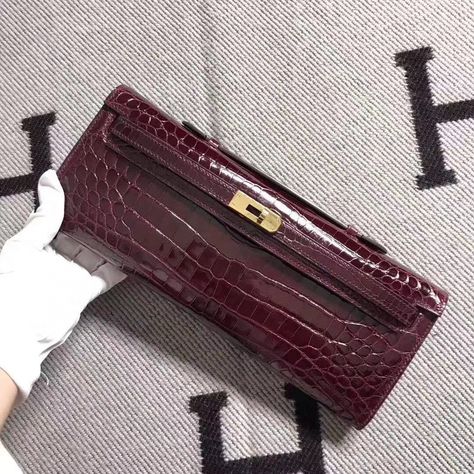 Hermès Bag, 100% handmade, top quality, ship worldwide.WhatsApp : +86 19905730644 Email:nayaluxury@gmail.com #ramadan#shopping#fashion#hermes#bag#watch#jewelry#ring#sale#discounts#style#stylish#birkin#kelly#picotin#constance#dubai#qatar#kuwait#riyadh #trendy#luxury#brand#name#design #collection#classy#classic#party #earring#bracelet#scarf#sunglass#eid Hermes Clutch, Luxury Brand Names, Kelly Cut, Birkin Kelly, Classic Party, Watch Jewelry, Hermes Shoes, Ring Sale, Dream Lifestyle