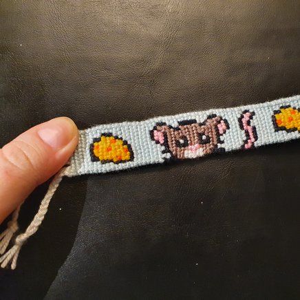 Rat Friendship Bracelet Pattern, String Bracelet Patterns, Cheese Food, Handmade Friendship Bracelets, String Bracelets, Bead Charms Diy, Animals Friendship, Mouse Rat, Animal Patterns