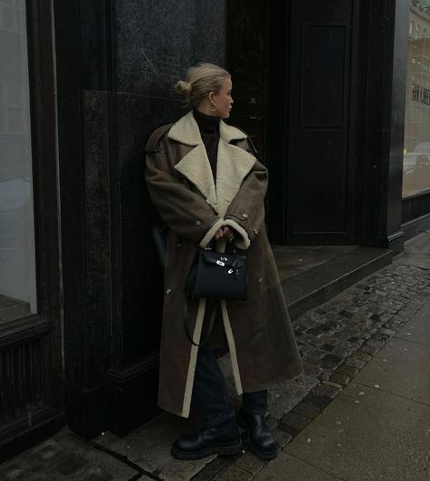 Autumn Lookbook, Josefine H J, Jordan Jackets, Sheepskin Coat, Irina Shayk, Coat Outfits, Winter Fits, Shearling Jacket, Instagram Foto