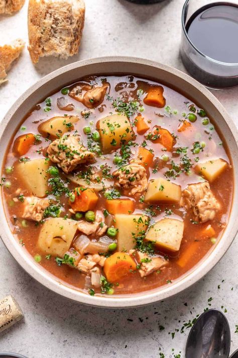 Bowl of vegan beef stew with wine and crusty bread. Vegan Beef Broth, Vegetarian Beef Stew, Vegan Beef Stew, Easy Oven Roasted Potatoes, Beef Stew Slow Cooker, Protein Vegan Meals, Oven Roasted Potatoes Easy, High Protein Vegan Meals, Stew Slow Cooker