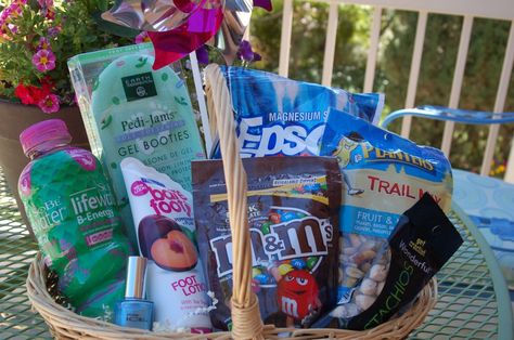 Gift basket for runners Post Marathon Gift Basket, Marathon Gift Basket, Cross Country Gift, Gifts For Marathon Runners, Reading Marathon, Pedicure Massage, Marathon Motivation, Marathon Gift, Boyfriend Gift Basket