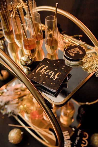 Star Party Ideas, Eve Aesthetic, Nye Food, Black And Gold Theme, Gold Straws, Food Boards, Hanging Stars, Eye Decor, Gold Christmas Decorations