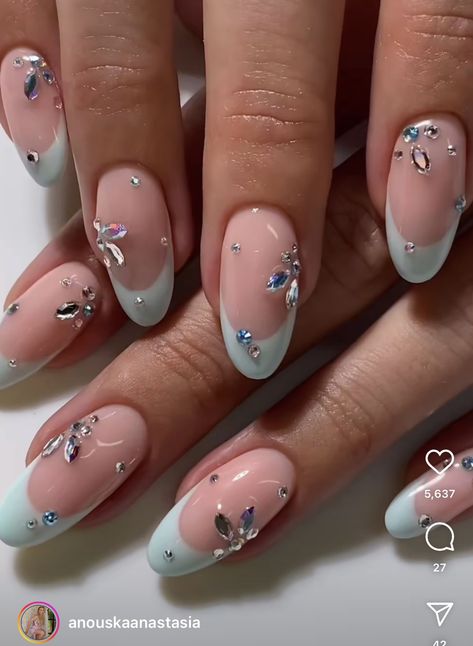 Nail Art With Crystals, Cute Nail Acrylic, Nail Short Acrylic, Nail Burgundy, Nail Short Almond, Nail Neutral, Nail Design Black, Black Nail Design, Nail Elegant