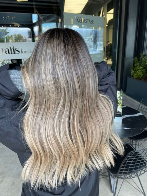 Blonde Babylights Dark Roots, Balage Hair Blonde Balayage Dark Brown, Hair Inspo To Show Hairdresser, Blonde Airtouch On Dark Hair, Blonde Balayage Black Roots, Sandy Blonde Balayage Dark Roots, Biscuit Blonde Balayage, Blonde Balayage On Dark Hair Straight, Blonde Balayage For Dark Hair