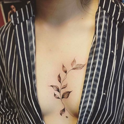 1,485 Likes, 30 Comments - JAY Shin (Jayganzi) (@jayshintattoo) on Instagram: “Leaf  Thank you Taiyi” Cool Tattoos For Girls, Leaf Tattoo, Cool Chest Tattoos, Small Tattoos Simple, Chest Tattoos For Women, Disney Tattoo, Shoulder Tattoos For Women, Tattoo Feminina, Hot Tattoos