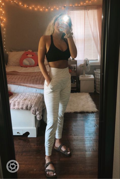 Dance Studio Jogger Outfit, Lululemon Joggers Outfit, Lululemon Jogger Outfit, Jogger Outfit, Preppy Things, Lululemon Joggers, Joggers Outfit, Dance Studio, Fit Check