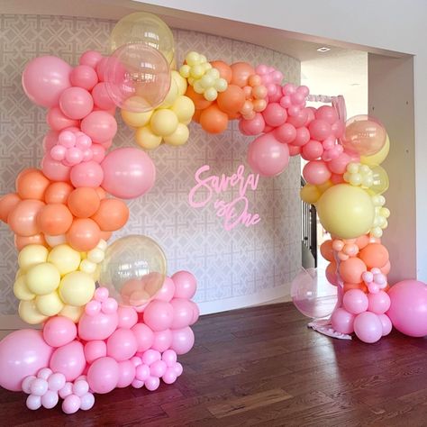 First Birthday party decorations for a special little girl, theme " you are my sunshine" decorated with pink, yellow and coral balloons Coral Birthday Decorations, Coral Balloons, Sunshine Birthday Theme, Pink Birthday Theme, Sunshine Birthday Party, Yellow Birthday Parties, Pink Birthday Decorations, Sunshine Theme, Sunshine First Birthday