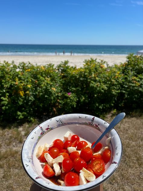 Heathly Lunch Ideas, Heathly Lunch, Heathly Snacks, Lunch Aesthetic, Tomato And Mozzarella, Beach Snacks, Recipe Aesthetic, Summer Lunch, Summer Snacks