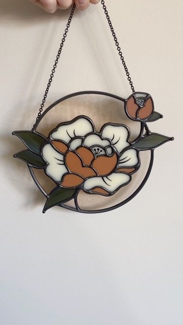 Suncatchers Stained Glass Ideas, Stained Glass Art Ideas, Stained Glass Home Decor, Stain Glass Design, Beginner Stained Glass Patterns, Stained Glass Ideas, Stained Glass Flower, Making Stained Glass, Stained Glass Decor