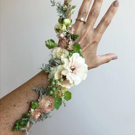 Fairy Arm Cuff, Flower Arm Cuff, Forest Fairy Costume, Wrist Corsage Prom, Flower Dance, Corsage Prom, Wedding Crafts Diy, Arm Jewelry, Prom Flowers