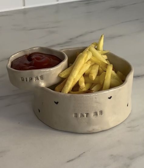 Fries And Ketchup, Ceramic Japanese, Crockery Design, Sushi Platter, Clay Artist, Diy Bowl, Beginner Pottery, Clay Plates, Diy Air Dry Clay