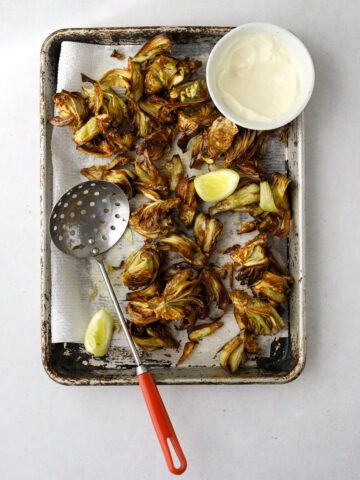 Crispy Artichoke Hearts, Craving California, Fried Artichokes, Style For Party, California Recipes, May Contain Alcohol, Fried Artichoke, Summer Appetizers, Fresh Peas