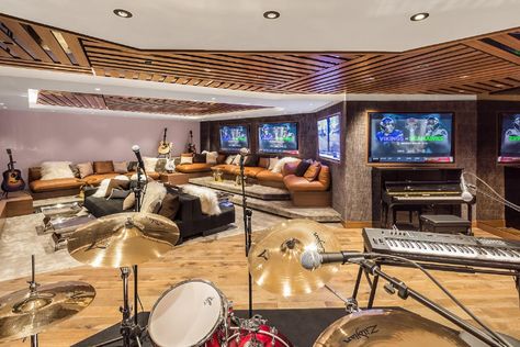 Inside Sound Lounge — a Lenny Kravitz-designed music studio Studio Music Room Design, Studio Music Room, Studio Room Design, Music Room Design, Extravagant Homes, Recording Studio Setup, Home Music Rooms, Record Room, Music Studio Room