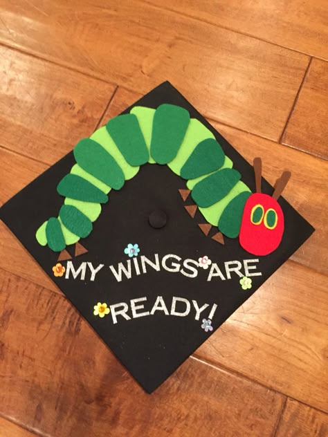 Graduation Cap For Kindergarten, Graduation Cap Designs For Kindergarten, Prek Grad Cap Ideas, Kid Graduation Cap Ideas, Graduation Cap Designs Early Childhood, Magic School Bus Graduation Cap, Preschool Graduation Hats Diy, Curious George Graduation Cap, Kinder Grad Cap Ideas