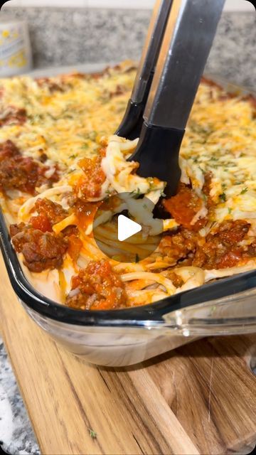 Brooke Stepp on Instagram: "Bringing back the viral baked spaghetti because my husband loves it and i love him 🫶🏼 #dinner #viraldinner #viralrecipe #bakedspaghetti #dinnerrecipe #recipe #familydinner #spaghetti #pasta #familydinner #dinneridea" Most Viral Recipes, Easy Sunday Recipes, Pasta Bake Recipes Videos, Spaghetti Alfredo Pasta, Bake Spaghetti Recipe Easy, How To Cook Spaghetti, Spaghetti Lasagna Bake, Spaghetti Supreme Bake, Tik Tok Baked Spaghetti