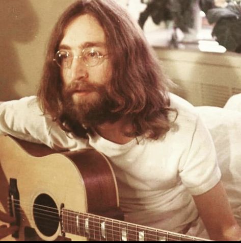 John Lennon 70s, 70s Long Hair, John Lennon 1969, Jhon Lennon, Beatles Photos, Imagine John Lennon, Bug Boy, Beatles Pictures, John Lennon Beatles