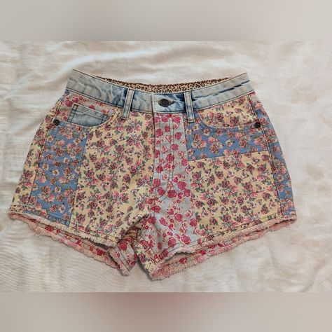 New Anthropologie Farm Rio High-Rise Patchwork Multi Floral Denim Shorts Size 25 This Denim Pair Features A Patchwork Of Dreamy Floral Motifs, Infusing Warm-Weather Ensembles With A Dash Of Femininity. New With Tags Floral Denim Shorts, Flower Jeans, Embroidered Denim Shorts, Gingham Shorts, Floral Denim, Embroidered Denim, Printed Denim, Floral Shorts, Farm Rio