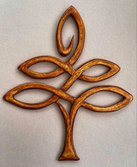 Wood Carving Ideas Beginner, Wood Carving Ideas, Celtic Knot Tutorial, Viking Knotwork, Arte Art Deco, Tree Of Life Artwork, Dremel Carving, Wooden Front Door Design, South Downs