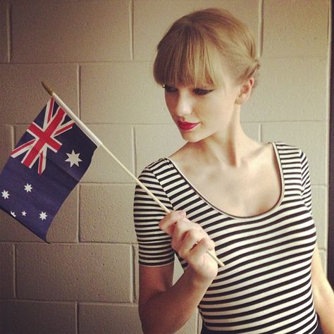 Taylor in the dressing room at the ARIA's in Australia. Triple J Hottest 100, Photos Of Taylor Swift, Triple J, Taylor Swift Red, Taylor Swift Hair, Australia Day, Hottest 100, Vogue Australia, Daft Punk