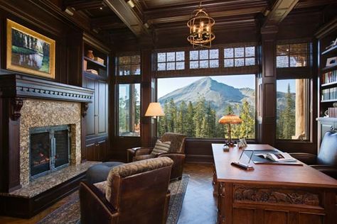 Spectacular rustic mountain retreat in Big Sky Masculine Home Offices, Home Office Traditional, Office With A View, Mountain Dream Homes, Rustic Home Offices, Traditional Home Office, Rustic Office, Beautiful Office, Mountain Homes