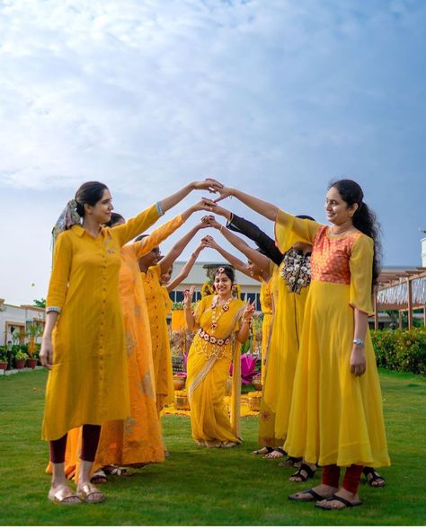 Haldi Poses For Groom With Sister, Haldi Half Saree For Bride, Haldi Shoot Poses, Groom Haldi Poses, Haldi Photoshoot Poses, Haldi Photography Ideas, New Dulhan Pose, Haldi Look For Bride, Groom Haldi