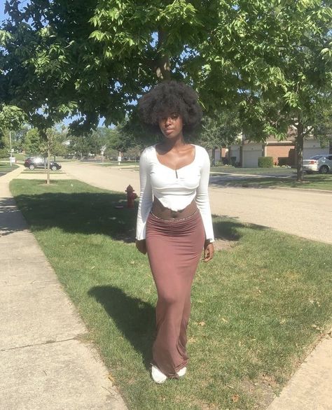 Spiritual Skirt Outfits, Black Women Long Skirt Outfits, Long Skirts Black Women, Long Skirt Black Women, Long Skirt Outfits For Summer Black Women, Long Skirt Inspo Outfit, Long Skirt Outfits Black Women, Long Skirts Aesthetic, Maxi Skirt Outfit Black Women