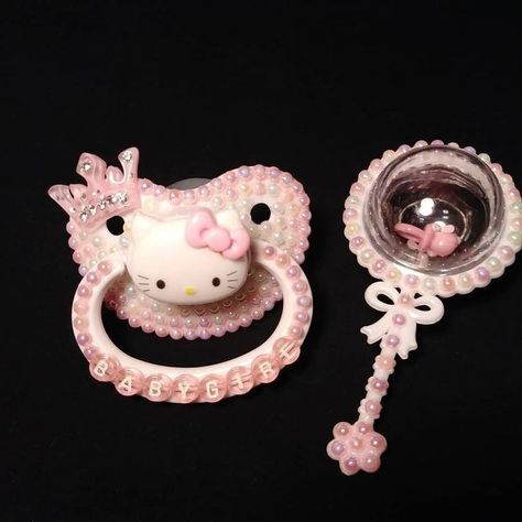 Hello Kitty Baby Clothes, Hello Kitty Nursery, Bling Pacifier, I Want A Baby, Hello Kitty Baby, Kitty Baby, Baby Bling, Baby Doll Accessories, Hello Kitty Items