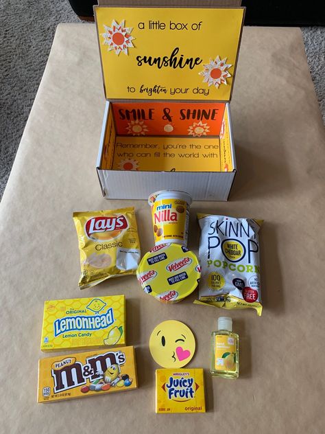 Sunshine Care Package with free printable A Box Of Sunshine, Sunshine Care Package, Sunshine Sayings, Diy Care Package, Yellow Items, Birthday Care Packages, Boyfriend Gift Basket, Box Of Sunshine, College Care Package