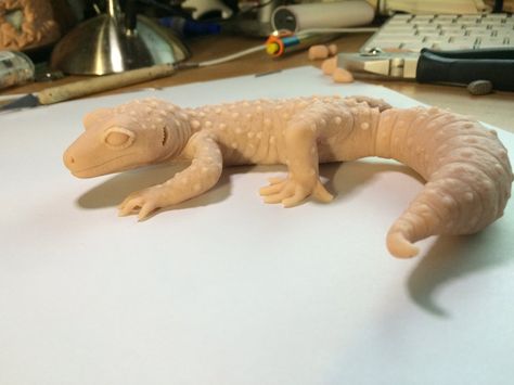 Lifesized Leopard Gecko Sculpt Wip by fullmoonwanderer.deviantart.com on @DeviantArt Polymer Clay Gecko, Reptile Diy, Polymer Sculpture, Gecko Art, Weird Looking Animals, Reptile Art, Super Sculpey, Polymer Clay Halloween, Clay Things