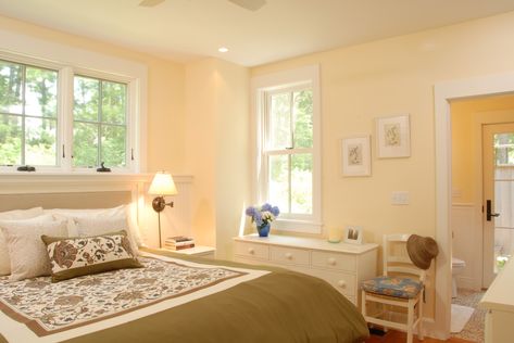 40 Bedroom Paint Ideas To Refresh Your Space for Spring! Colorful Bedroom Design, Cream Paint Colors, Warm Paint Colors, Bedroom Traditional, Wood Bedroom Furniture, Cream Walls, Yellow Paint, Favorite Paint Colors, Bedroom Photos