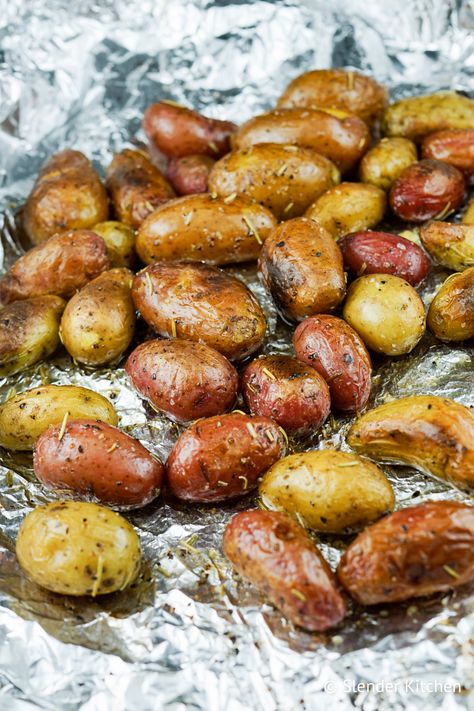 Small Potatoes Recipe, Easy Roasted Potatoes, Roasted Baby Potatoes, Slender Kitchen, Food Contest, Tater Tots, Potato Side Dishes, Baby Potatoes, Paleo Dinner