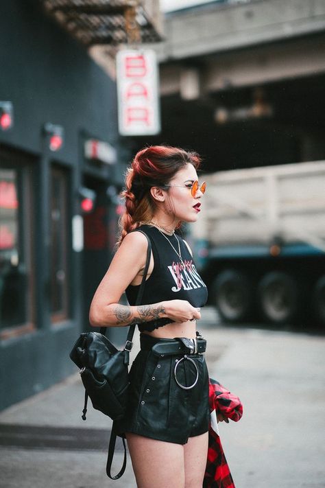 5 TIPS TO WEAR BLACK IN SUMMER Look Grunge, Sun Goddess, Fashion 90s, Rock Outfits, Summer Ideas, New Rock, Grunge Style, Stay True, Style Summer