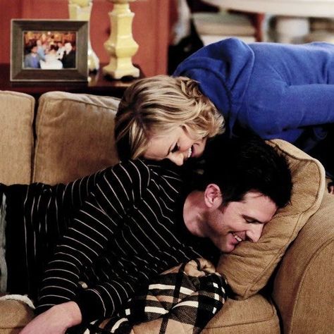 53 Facts You Might Not Know About "Parks And Recreation" Leslie And Ben, Ben Wyatt, Best Tv Couples, Leslie Knope, Parks And Rec, Nick Miller, Couple Romance, Tv Couples, Cartoon Network Adventure Time