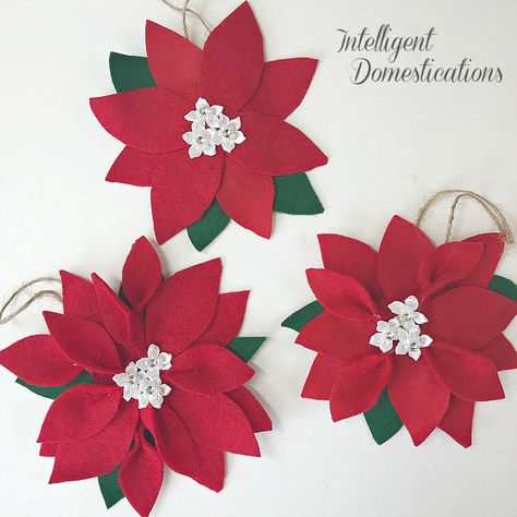 How To Make A Felt Poinsettia Ornament for your Christmas tree. These are super easy and affordable making them a perfect gift to give or keep them for yourself. #poinsettia #DIYornament #Feltcraft Poinsettia Ornaments Diy, Felt Pointsetta, Felt Poinsettia Pattern, Poinsettia Crafts, Diy Felt Poinsettia, Diy Poinsettia, Poinsettia Ornaments, Felt Poinsettia, Handmade Felt Ornament