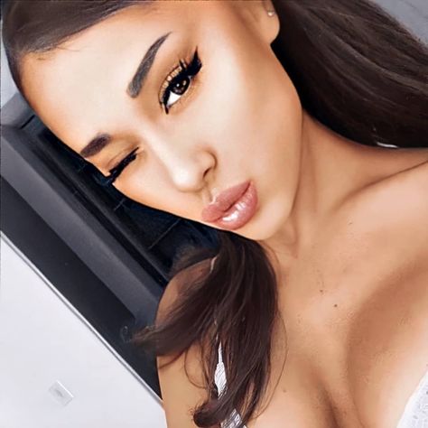 buteradolly | tiny elephant on Instagram: “tiddies #arianagrande” Black And White Ariana Grande, Ponytail Girl, Ariana Grande Music Videos, Human Icon, Tiny Elephant, Ariana Grande Wallpaper, Ariana Grande Photos, Ariana Grande Pictures, Ariana G