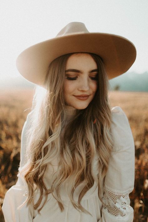 Boho Hat Photoshoot, Boho Headshots, Boho Photoshoot Ideas, Stylist Headshots, Desert Photoshoot Ideas, Boho Photoshoot, Senior Pictures Downtown, Boho Photography, Branding Portraits