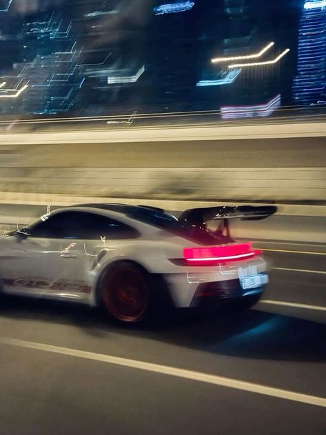 Cars Wallpaper Porsche, Porsche Gt3 Aesthetic, Night Car Wallpaper, Car Wallpapers Aesthetic, Porshe 911gtr Wallpaper, Porsche 911gt3 Wallpaper, Car Wallpaper Porsche, Porsche Gtr3 Rs, Porsche Gt3rs Wallpaper