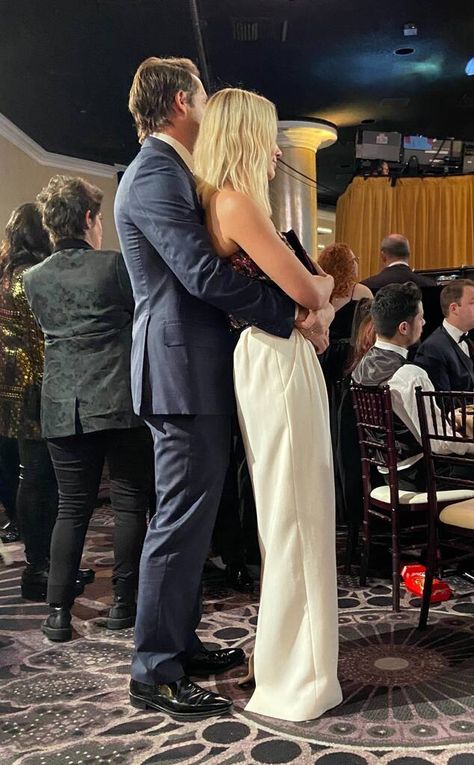 Margot Robbie Husband, Red Carpet Aesthetic, Tom Ackerley, Margot Robbie Style, Golden Globes 2020, Family Maternity, Family Goals, Margot Robbie, Golden Globes