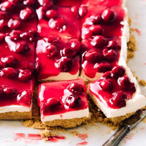 No-Bake Cherry Cheesecake Bars - E.D.SMITH® Cherry Cheesecake Bars, Fluffy Cheesecake, Sweet Potato Cheesecake, No Bake Cherry Cheesecake, Cherry Topping, Frozen Cheesecake, Biscuits Graham, Classic Cheesecake, Caramel Cheesecake