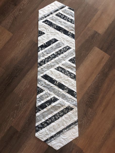 Greased Lightning Table Runner Pattern Free, Greased Lightning Table Runner, Modern Quilt Table Runner, Modern Table Runner Quilt Patterns Free, White And Gray Table, Table Runner Pattern Free, Table Runner Quilt Patterns, Quilt Placemats, Gray Table Runner