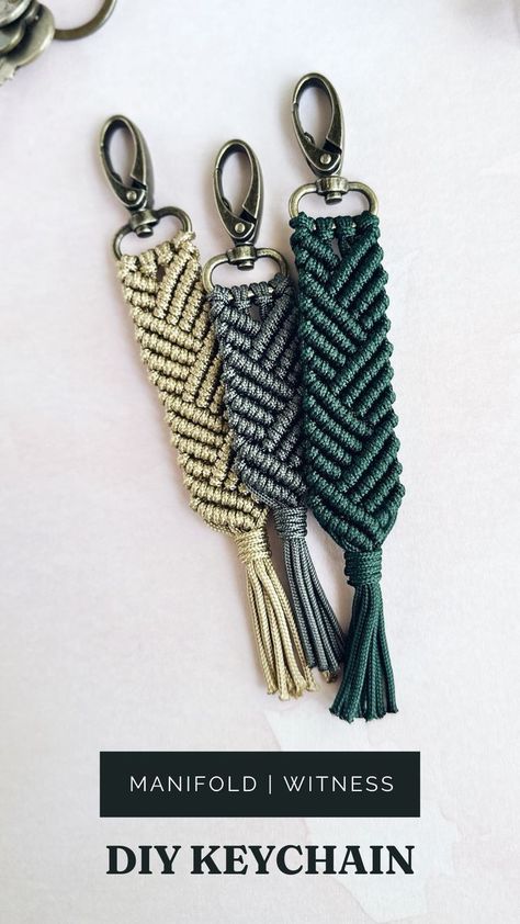 Paracord Macrame, Keychain Diy Easy, Macrame Easy, Make Your Own Keychain, Paracord Projects Diy, Boho Keychain, Macrame Knots Pattern, Modern Crochet Patterns, Macrame Keychain